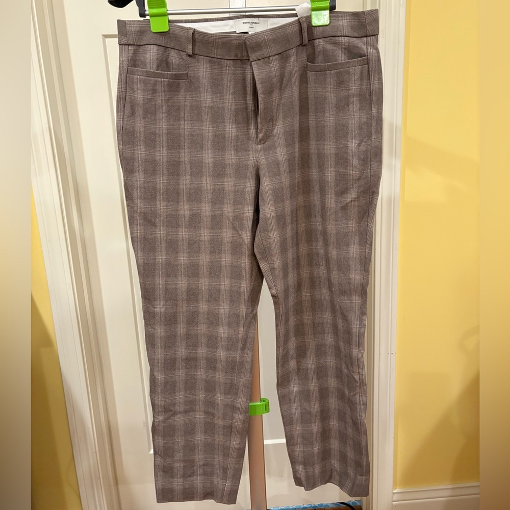 Banana Republic Factory Sloan Slim Pant in Neutral Plaid, EUC